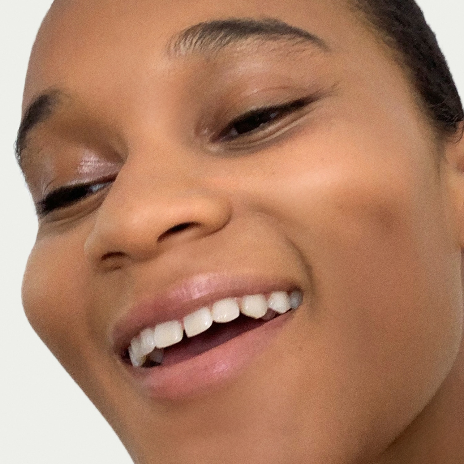 LIQUID TOUCH BRIGHTENING CONCEALER (CORRECTOR)